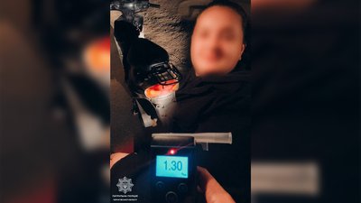 Нетверезу водійку без прав відсторонили від керування скутером на Чернігівщині
