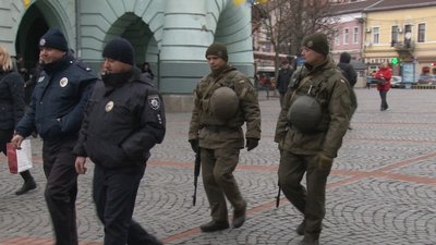 50 правоохоронців цілодобово патрулюють пішохідні зони та дороги Мукачева