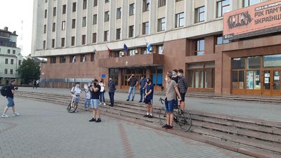 В Івано-Франківську вимагають відсторонення Сергія Шкарлета із посади в.о. міністра освіти В Івано-Франківську вимагають відсторонення Сергія Шкарлета із посади в.о. міністра освіти