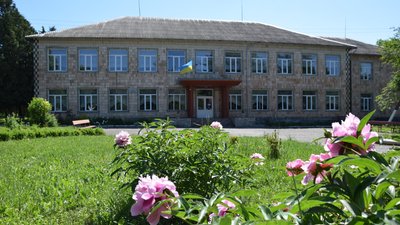 На Тернопільщині шкільний колектив доглядає 50 соток городини На Тернопільщині шкільний колектив доглядає 50 соток городини