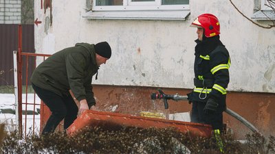 У Житомирі на пожежі врятували чоловіка – заснув нетверезим на дивані, котрий затлівся У Житомирі на пожежі врятували чоловіка – заснув нетверезим на дивані, котрий затлівся
