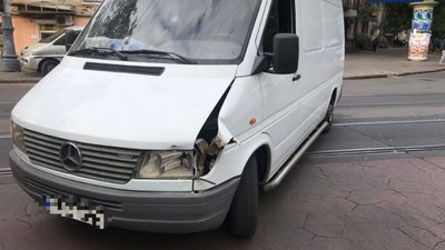 В Одесі сталося ДТП: водій мотоцикла отримав травми В Одесі сталося ДТП: водій мотоцикла отримав травми