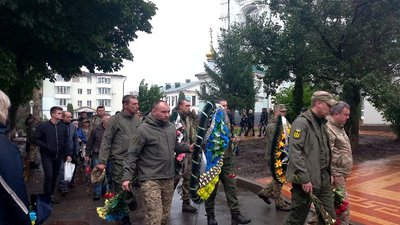 "У нього були плани, він хотів захищати країну". В Сумах поховали солдата Дмитра Варенка "У нього були плани, він хотів захищати країну". В Сумах поховали солдата Дмитра Варенка