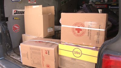Смаколики, в'язані шкарпетки та сітки: черкаські школярі передали допомогу військовим Смаколики, в'язані шкарпетки та сітки: черкаські школярі передали допомогу військовим