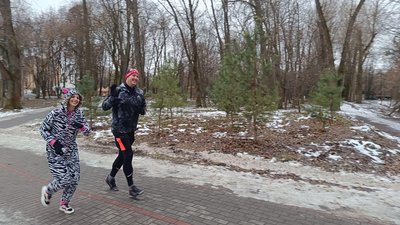 У благодійному забігу бере участь 17 учасників, 17 грудня 2023. Фото: Суспільне Хмельницький У благодійному забігу бере участь 17 учасників, 17 грудня 2023. Фото: Суспільне Хмельницький