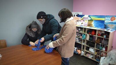 Житомирянка Олена Гончаренко вважає волонтерство своїм хобі і приділяє йому кожну вільну хвилину Житомирянка Олена Гончаренко вважає волонтерство своїм хобі і приділяє йому кожну вільну хвилину