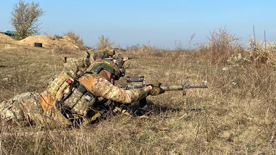 "Десант довозять як на таксі". Артилерист - про бої на Бахмутському напрямку "Десант довозять як на таксі". Артилерист - про бої на Бахмутському напрямку