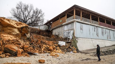 На пляжі Одеси через незаконне будівництво обвалилася частина схилу – міськрада На пляжі Одеси через незаконне будівництво обвалилася частина схилу – міськрада