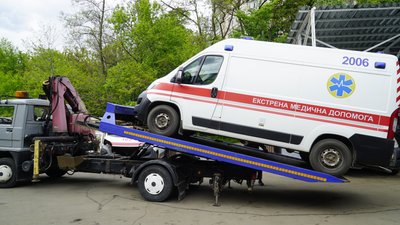 "Час від часу дістають уламки": харків'янин вивозив авто медиків з-під обстрілів та підірвався на міні "Час від часу дістають уламки": харків'янин вивозив авто медиків з-під обстрілів та підірвався на міні