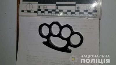 Тячівські патрульні виявили кастет у порушника ПДР