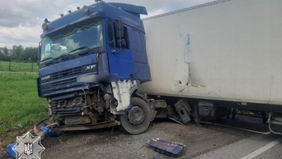 Зіткнення чотирьох автомобілів. Біля Львова в ДТП загинула 11-річна дитина Зіткнення чотирьох автомобілів. Біля Львова в ДТП загинула 11-річна дитина