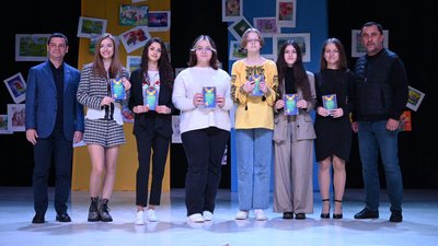 В Ужгороді вручили грошові премії випускникам і школярам