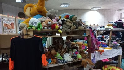 «Люди потребують сезонні речі»: у Полтаві знову працює пункт видачі речей «Тепла кофта» «Люди потребують сезонні речі»: у Полтаві знову працює пункт видачі речей «Тепла кофта»
