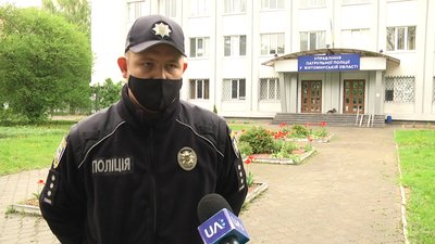 У Житомирі на проїжджій частині автодоріг встановлюють "лежачих поліцейських" У Житомирі на проїжджій частині автодоріг встановлюють "лежачих поліцейських"