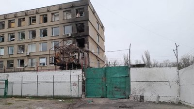 Військові РФ обстріляли будівлю Херсонського слідчого ізолятора. Є поранені працівники