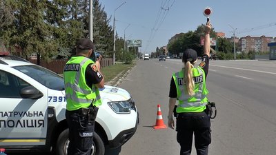 "Багато порушників": на аварійних ділянках доріг Полтавщини збільшили кількість патрульних