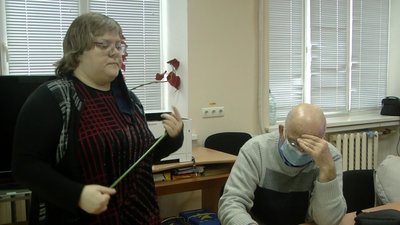 У Запоріжжі пенсіонери навчаються користуватися смартфонами У Запоріжжі пенсіонери навчаються користуватися смартфонами