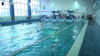 130 учасників беруть участь у відкритому зимовому чемпіонаті області з плавання