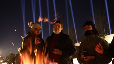 У Львові в пам’ять про Героїв Майдану в небо запустили світлові промені У Львові в пам’ять про Героїв Майдану в небо запустили світлові промені