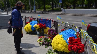 Пускають по двоє та в масках: як проходять роковини 2 травня Одесі Пускають по двоє та в масках: як проходять роковини 2 травня Одесі