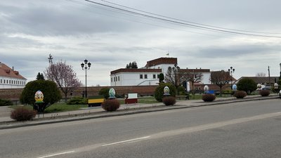 "Одна краща іншої": на алеї в центрі Дубна на Рівненщині встановили 16 писанок