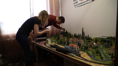 Здійснив дитячу мрію у 35: як чернігівець Роман Бойченко створив міні-залізничну станцію Здійснив дитячу мрію у 35: як чернігівець Роман Бойченко створив міні-залізничну станцію