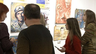 У Черкасах відкрили виставку "Рідні барви 4.5.0" У Черкасах відкрили виставку "Рідні барви 4.5.0"
