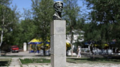 Пам’ятник Олексію Гмирьову Пам’ятник Олексію Гмирьову