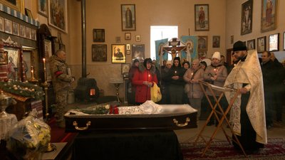В Сумах в останню путь провели бійця ЗСУ Віталія Борисова В Сумах в останню путь провели бійця ЗСУ Віталія Борисова