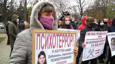 В Житомирі знову акція проти протиправних дій поліцейських, тепер біля будівлі Патрульної поліції В Житомирі знову акція проти протиправних дій поліцейських, тепер біля будівлі Патрульної поліції