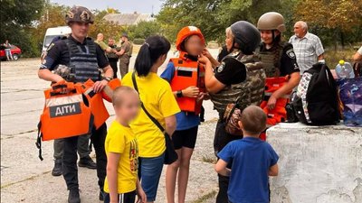 З  Плавнів та Приморського евакуювали дві родини з дітьми та літнього чоловіка 