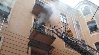 У Чернівцях горів багатоквартирний будинок У Чернівцях горів багатоквартирний будинок