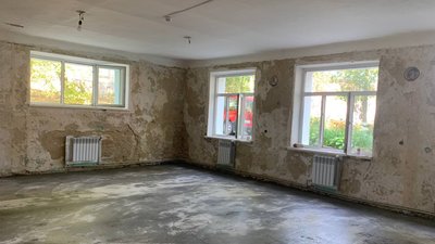 Зроблять спальню та ванну. У Чернівцях ремонтують школу для прихистку переселенців