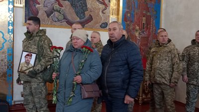 Врятував життя побратимів – у Житомирі попрощалися з десантником Володимиром Северенчуком Врятував життя побратимів – у Житомирі попрощалися з десантником Володимиром Северенчуком