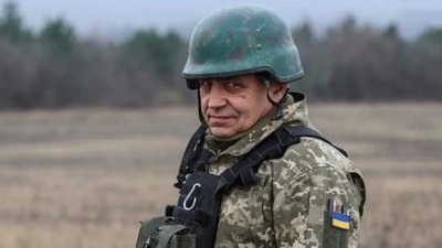 Був командиром кулеметного взводу. На війні загинув депутат з Львівщини Володимир Сенишин