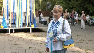 "Теплий прапор України" в рамках акції "Нитка єднання" в місті Луцьк "Теплий прапор України" в рамках акції "Нитка єднання" в місті Луцьк