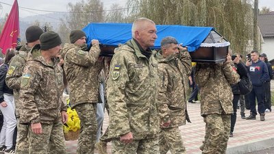 На Закарпатті попрощалися з полеглим захисником Миколою Кієнком На Закарпатті попрощалися з полеглим захисником Миколою Кієнком