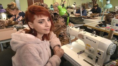У Львові релоковані підприємства об'єдналися та шиють військову форму