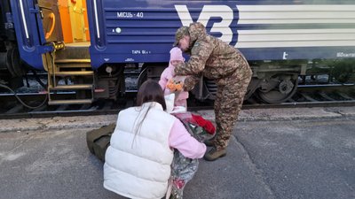 "На вас ніхто не чекає", — пропагували". До Кривого Рогу після двох років полону повернувся боєць Владислав Вікторцов "На вас ніхто не чекає", — пропагували". До Кривого Рогу після двох років полону повернувся боєць Владислав Вікторцов