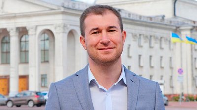 Волонтери, що допомагають розбирати пошкоджені будинки в Чернігові: що встигли зробити за літо та як допомагала держава Волонтери, що допомагають розбирати пошкоджені будинки в Чернігові: що встигли зробити за літо та як допомагала держава