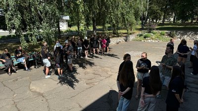 На Кіровоградщині 30 юнаків і дівчат з різних областей відновлюють молодіжний простір в селі На Кіровоградщині 30 юнаків і дівчат з різних областей відновлюють молодіжний простір в селі
