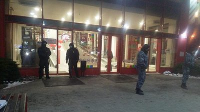 Мінування торговельного центру в Миколаєві. Поліцейські перевіряють інформацію Мінування торговельного центру в Миколаєві. Поліцейські перевіряють інформацію
