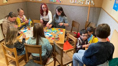 Янголи Свободи: як чернігівські діти за кордоном допомагають відбудувати пошкоджені школи Янголи Свободи: як чернігівські діти за кордоном допомагають відбудувати пошкоджені школи
