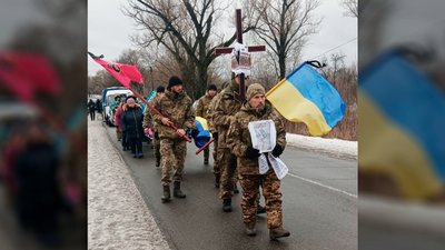 На Чернігівщині попрощалися з бійцями, які загинули захищаючи Україну На Чернігівщині попрощалися з бійцями, які загинули захищаючи Україну