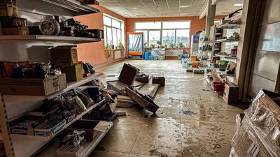 Пошкоджений магазин у Золочеві