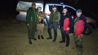 Прикарпатські рятувальники знайшли двох туристів, які заблукали у лісі