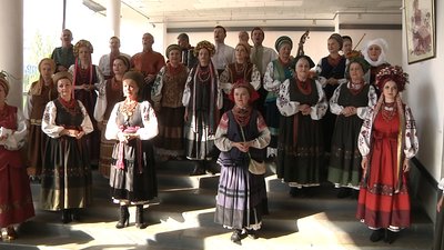 У Запоріжжі презентували виставку портретів солістів народного ансамблю "Оксамит" У Запоріжжі презентували виставку портретів солістів народного ансамблю "Оксамит"