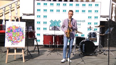 У Житомирі для дітей вперше організували культурно-мистецькі табори – навчають музиці та вокалу У Житомирі для дітей вперше організували культурно-мистецькі табори – навчають музиці та вокалу