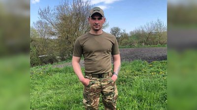 На Чернігівщині попрощалися з шістьма бійцями, які загинули при виконанні бойових завдань На Чернігівщині попрощалися з шістьма бійцями, які загинули при виконанні бойових завдань