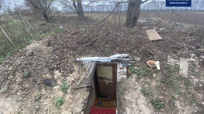 У Черкасах в землянці знайшли чоловіка, який два роки був у розшуку